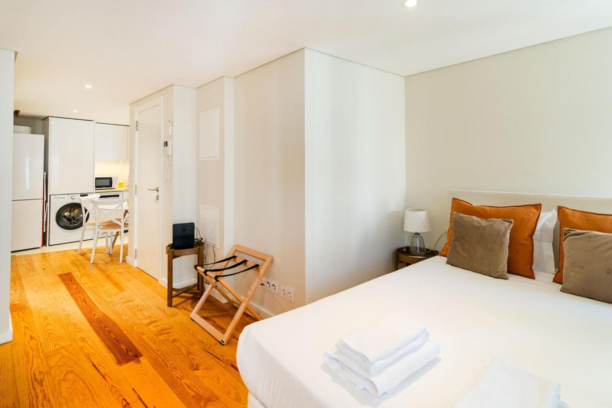 Discover Lisbons History - Stylish In Alfama Lisbon